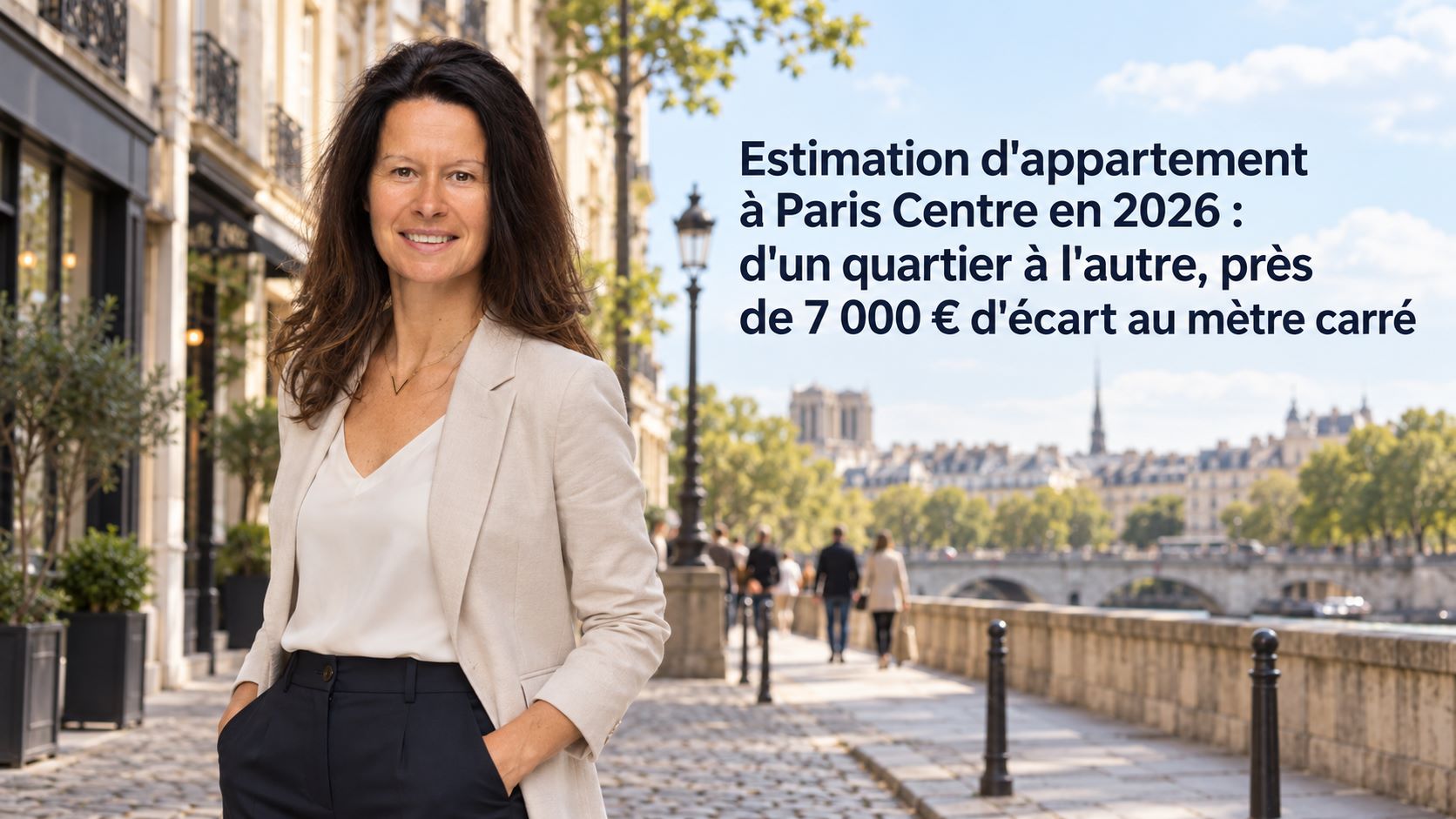 Anne-Cécile Crouton, conseillère immobilière à Paris Centre, dans une rue du cœur historique de Paris